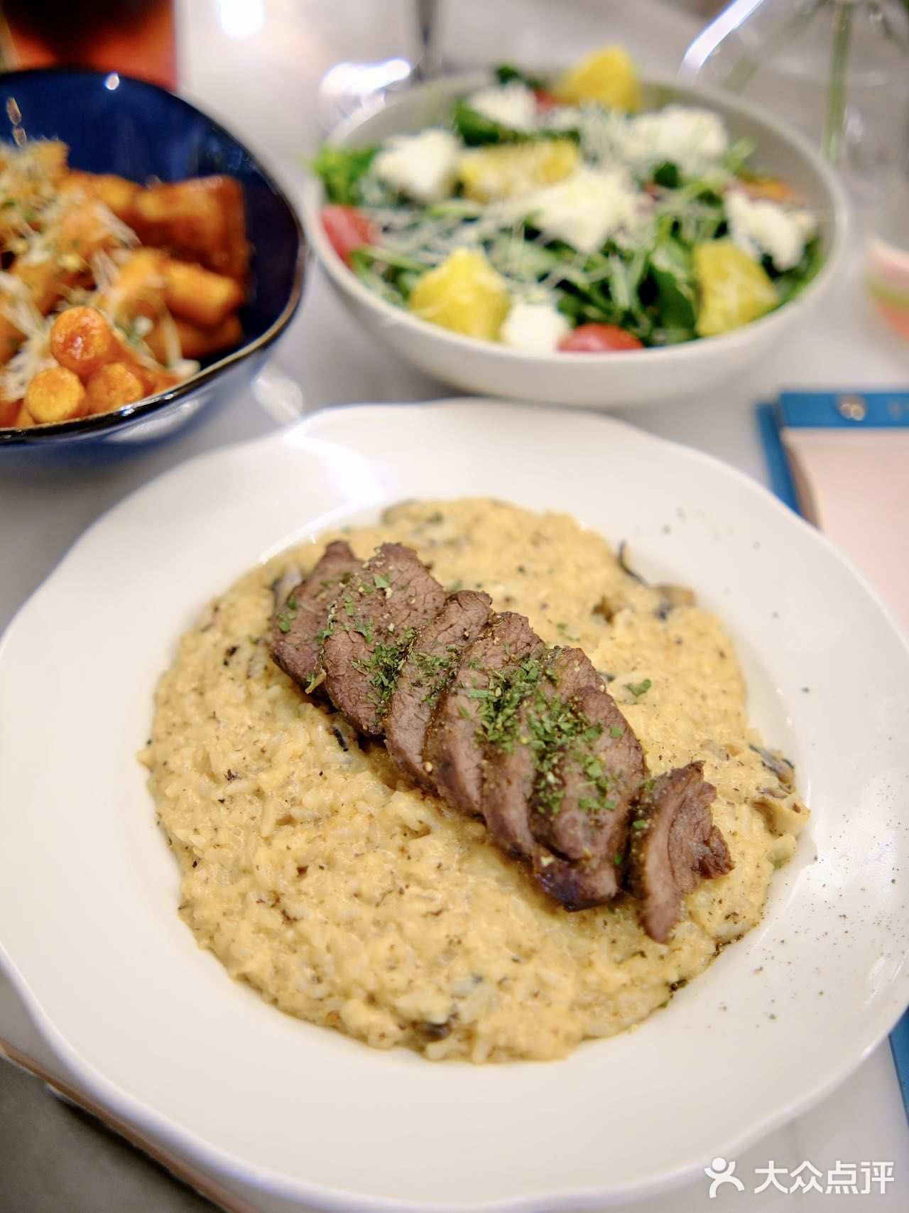 “请吃饭的漂亮姐姐🍽️”  