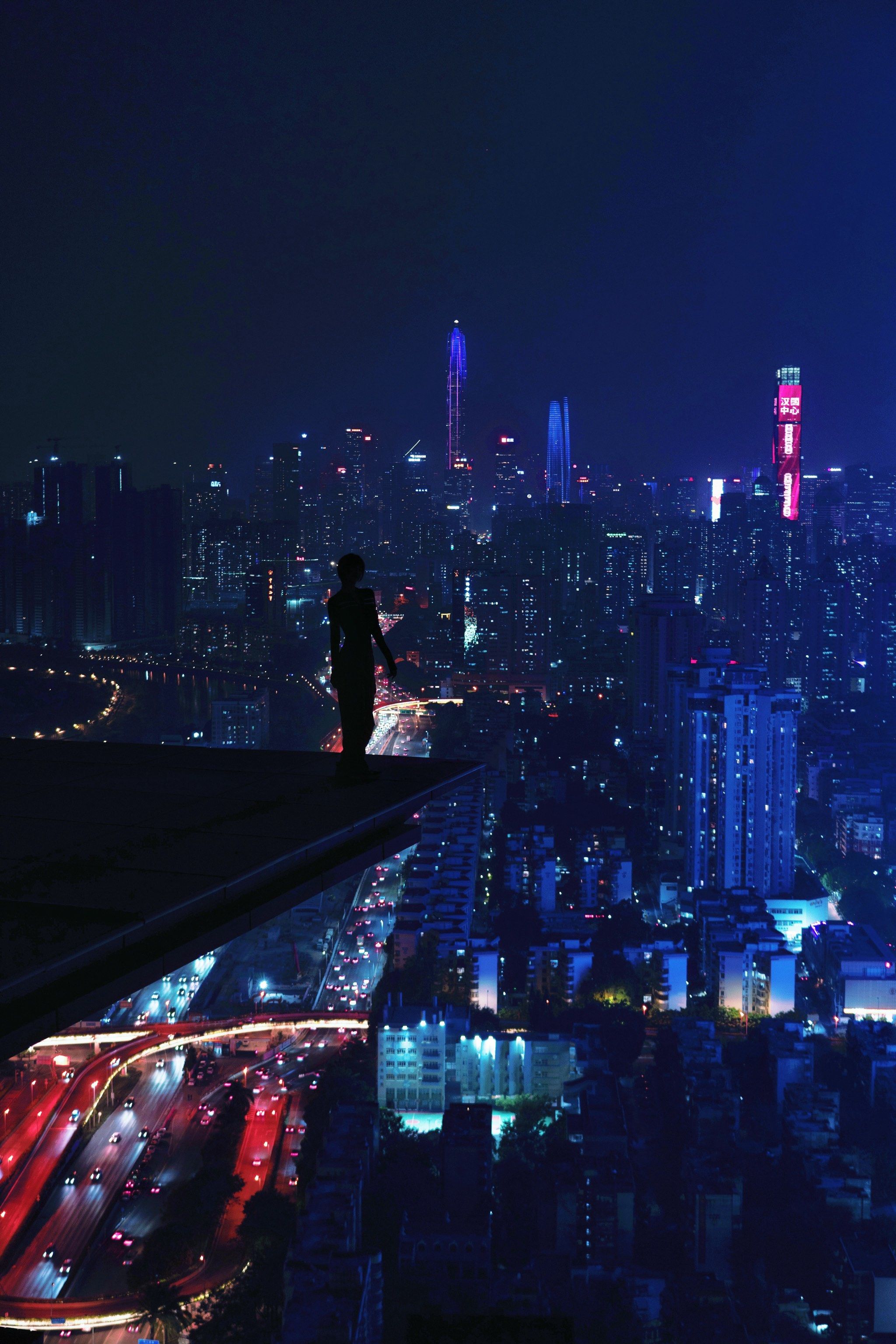 夜晚高空中的深圳