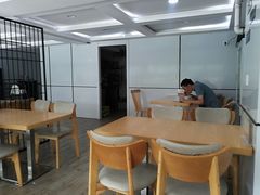 用餐区-门庭若市豆浆油条(恒生广场店)