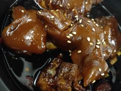 老巴子招牌猪蹄饭-蘑菇圈·云南野生菌菇炒饭·巷口食堂(悦荟店)