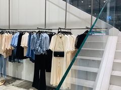 -URBAN REVIVO(高德置地广场·春广场店)