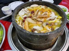 -南渝食府.墨脱石锅松茸鸡