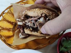 烧饼夹肉-洪峰浩老北京烧饼夹肉(角门路店)