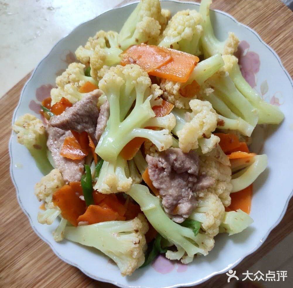 5分钟快手菜之花菜炒肉片。