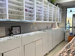 -天空之镜眼镜店蔡司依视路授权店(天通苑店)