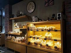 面包甜点陈列柜-啊噗吐呦现场烘焙(麦凯乐店)