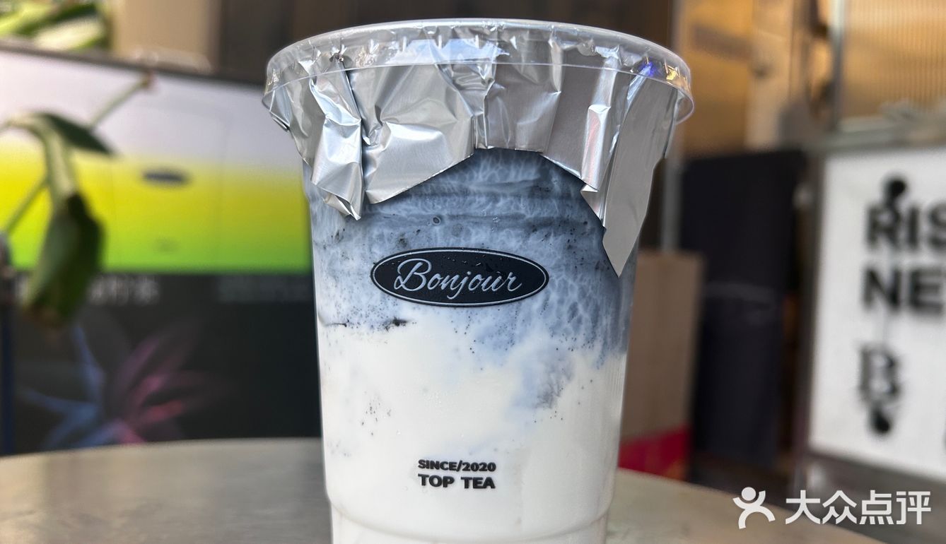 今天在这里品尝了他们家的招牌奶茶，真的是一绝！