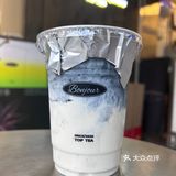 今天在这里品尝了他们家的招牌奶茶，真的是一绝！