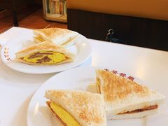 白猪仔餐肉蛋三文治-大哥餐厅(西城花园店)