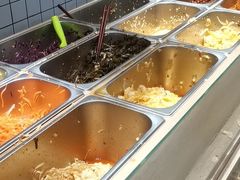 自助取餐区-三兄弟高炉烧饼