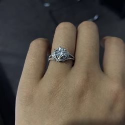 -威德钻石-克拉钻大本营(南京东路店)