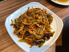 鱼香肉丝-六泰居·尔滨地标·东北菜(松北店)