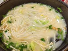 -花馬肆.云南过桥米线(汉神购物广场现场熬汤店)