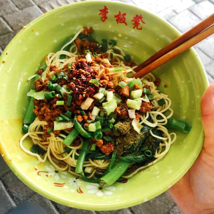 李板凳面-"本来是想来小什字找一下五年前来吃过的肥肠.