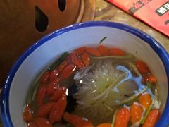 -沪小二炭火蛙锅(淮海中路美食不夜城店)