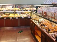 面包甜点陈列柜-华荣西饼屋(榕江店)