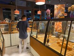 面包甜点陈列柜-Dough&Joe团憩(瑞虹天地月亮湾店)