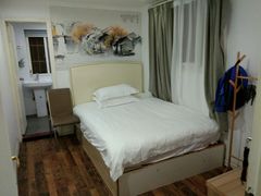 -五号文艺酒店(拙政园苏博地铁站店)