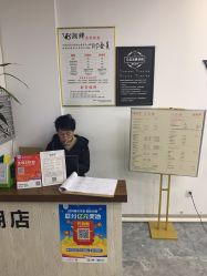 -V8潮牌·接发烫染连锁