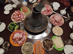 -洞庭洲·防空洞火锅·烧烤·铜锅涮肉(新百广场店)