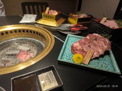 -山川小町·极番烧肉(新地假日广场店)