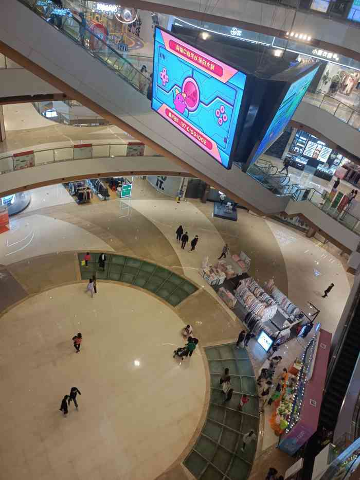 金茂览秀城-"在附近逛梅溪湖公园,偶遇这座商场,实在太.