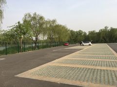 -蓝色港湾停车场
