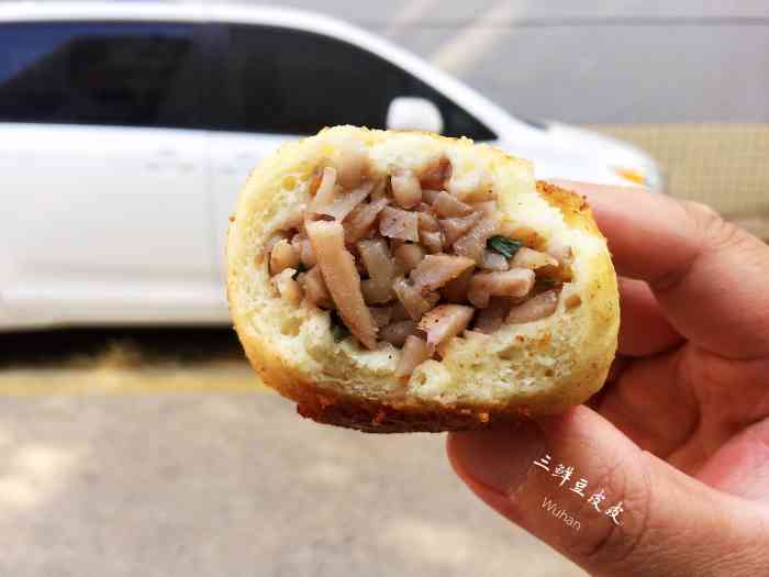 老汉口汽水包-"这家店早上人气特别高,来买还要排队, .