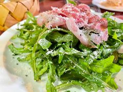芝麻菜沙拉配风干火腿-羽深肉铺 Steak & Wine