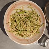 两人餐足够三个人吃。绿豆沙还做了不甜的，非常好