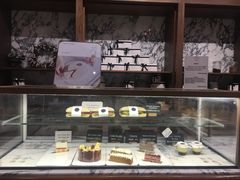 面包甜点陈列柜-WHEAT&BAKER-麥(凯德来福士店)