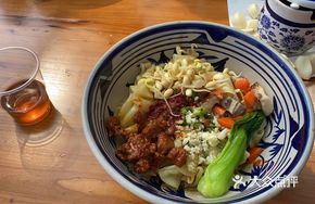 Spicy Oil-Poured Pork Sauce Noodles