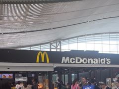 -麦当劳(深圳北站B2检票口楼上)