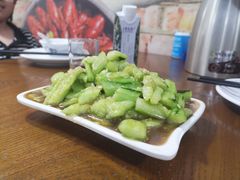 刀拍黄瓜-虾女王·龙虾·烧烤(龙江店)