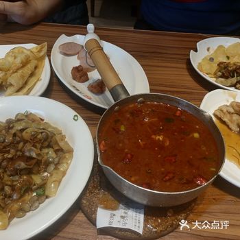 这次是带着孩子去的，要了好几个菜，锅包肉