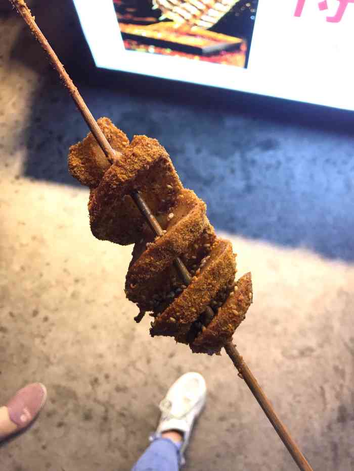 水岸名邸夜市-"水岸名邸夜市,位于恒大滨河左岸,去玩还提.