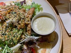 照烧鸡肉配牛油果拉法沙拉-HELLO 27 意面·沙拉·帕尼尼