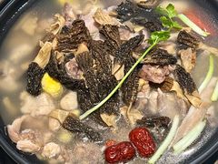羊肚菌鸡汤-九寨沟特色牦牛肉汤锅