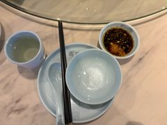 餐具摆设-龙泉人椰子鸡.糟粕醋.海南菜(三亚旗舰店)