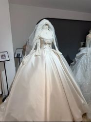 -予白婚纱礼服馆