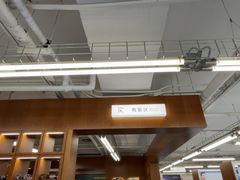 -无奔眼镜·蔡司·依视路授权店(朝阳大悦城店)