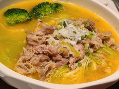 黄椒酸菜汤浸澳洲肥牛-港丽餐厅(来福士店)