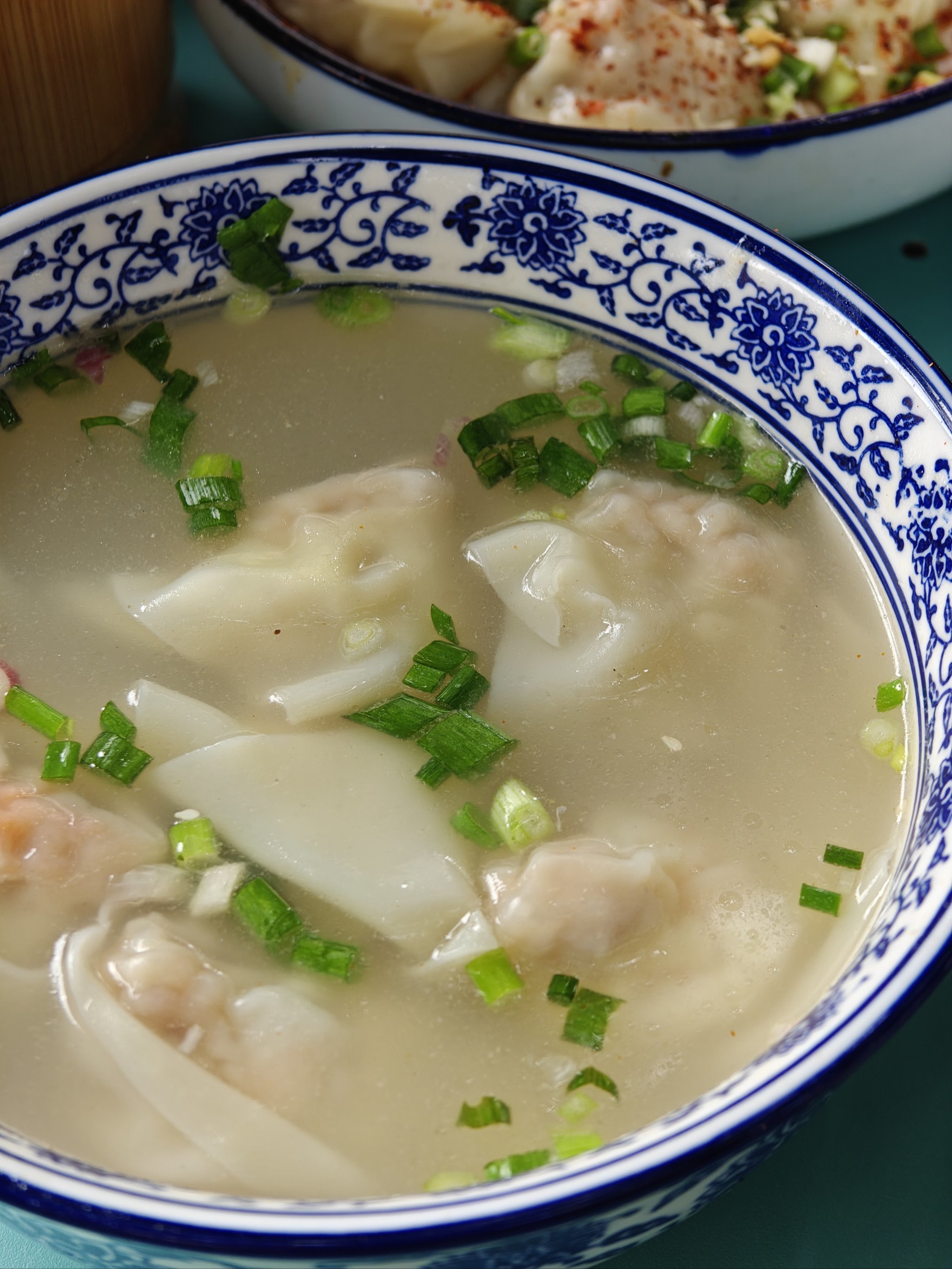 抄手之大,一个勺子舀不下