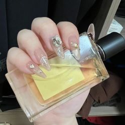 -倾·卿自助美甲美睫工作室