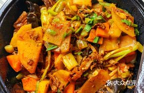 Spicy Sour Dry Noodles with Pork Sauce