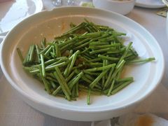 茼蒿炒风吹肉-大鸭梨烤鸭(金色漫香店)