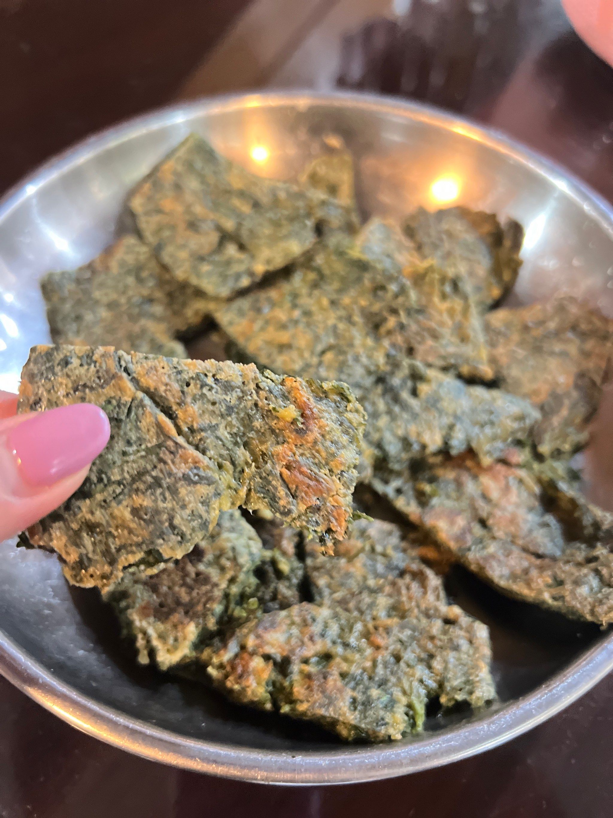 我的美食日常 \\n艾叶粑粑\\n喜欢吃艾的味道有空的时候叫妈妈摘