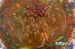 Spicy Pork and Pickled Bean Noodles