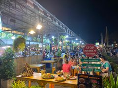 -席娜卡琳火车铁道夜市