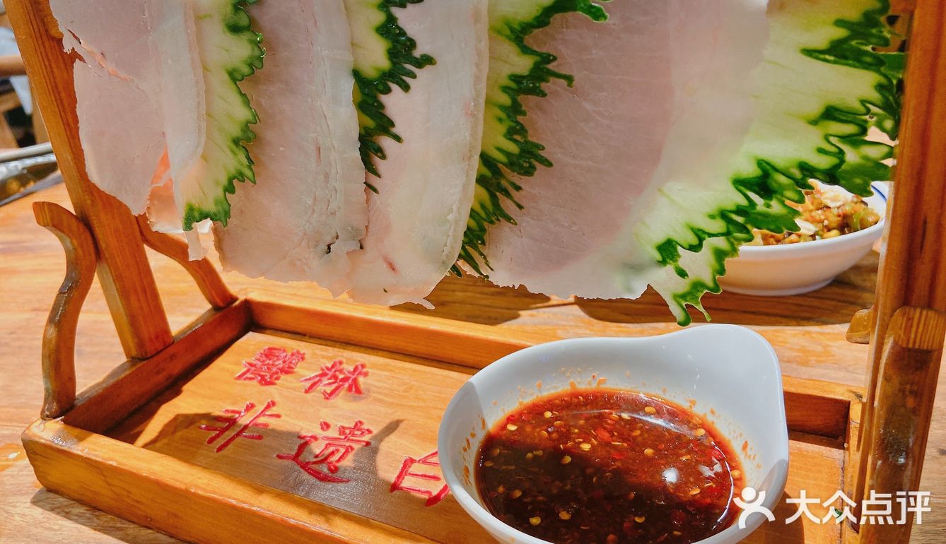 在大众点评上是排名第一的。那个白色肉片9元/片